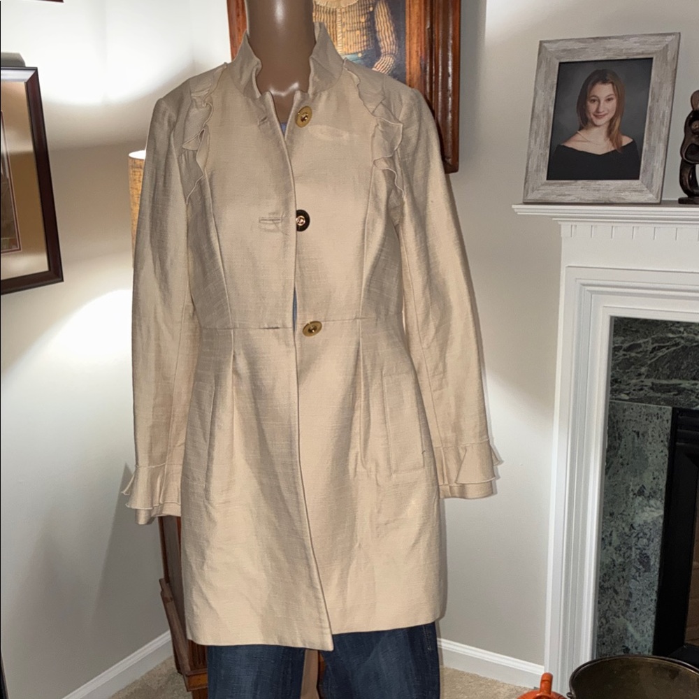 Stylish Cream 3 Button Trench